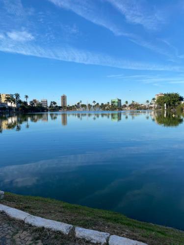 a view of a large body of water at Hotel econômico no centro para 4 pessoas in Sete Lagoas