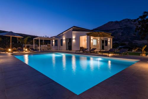 Πισίνα στο ή κοντά στο Villa Aurora