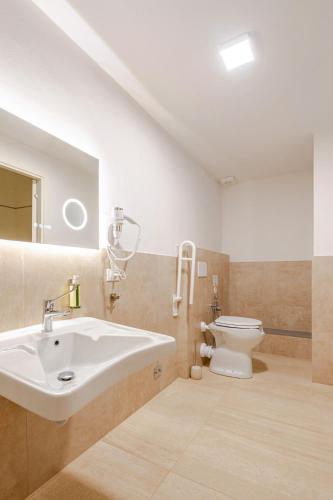 a bathroom with a sink and a toilet at Il Genio - Residenza D'Epoca in Pisa