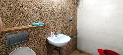 Ένα μπάνιο στο Cozy Comfortable 3 bhk apartment