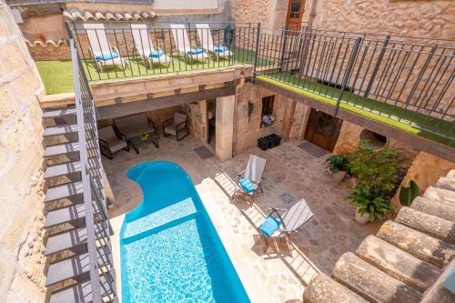 an overhead view of a swimming pool in a house at Ca's Mercader -Algaida- in Algaida