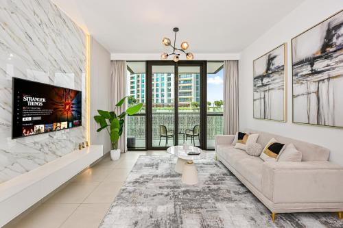 Golden Stays - Luxury 2BR I Burj Views & Direct Dubai Mall Access