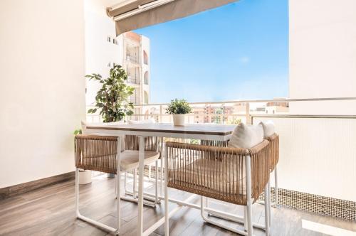 Apartment with terrace next to Port of Malaga by REMS