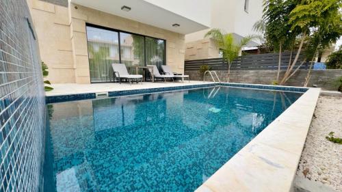 Central luxury 3 bedroom villa with pool