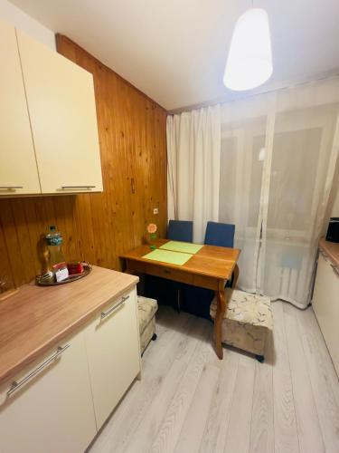 Kuchyň nebo kuchyňský kout v ubytování Przytulne mieszkanie m3 Gorlice