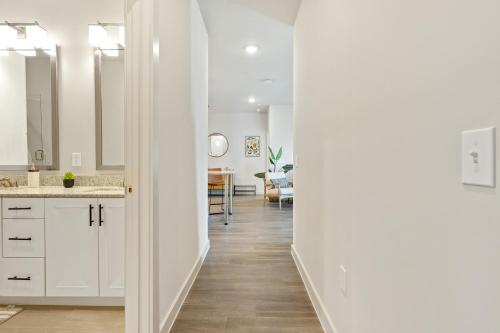 Gambar di galeri bagi Luxury 3-BR Apartment di Austin