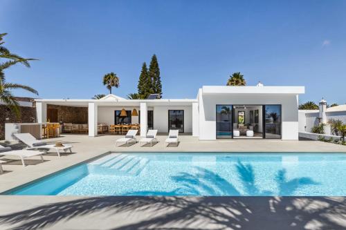 BELLAGIO by Buenavilla Luxury Retreat with Private Heated Pool