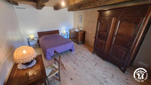 an overhead view of a bedroom with a bed and a table at La lauziere in Assac