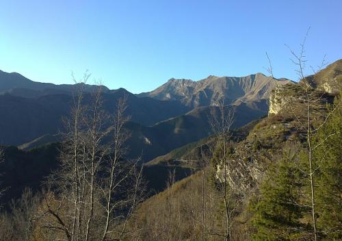a view of a mountain range with trees and mountains at Casa di nonno Memé CITRA 008035-LT-0018 in Andagna