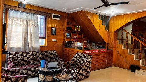 a living room with a couch and a table at Hotel O Murawah in Rezan