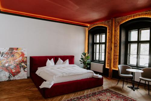 Ένα ή περισσότερα κρεβάτια σε δωμάτιο στο World Studio Opera Sibiu