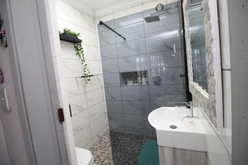 Un baño de Uvongo Cabanas 10A