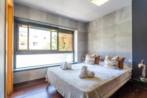 a bedroom with a bed with a window at Apartment Barcelona Rentals - Swimming Pool with Terrace in Barcelona