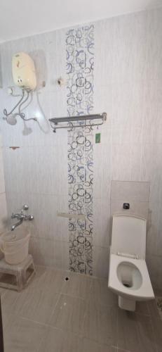Un baño de Hotel Shahi Villa