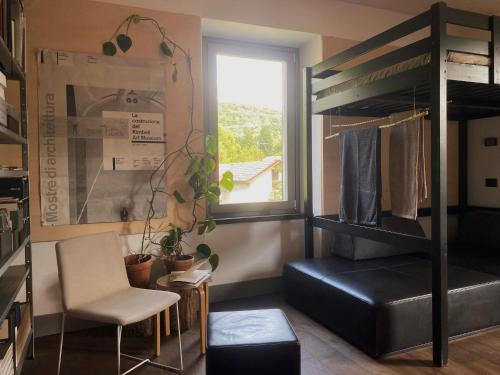 a room with a bunk bed and a table and chairs at cascina lago in Montorfano