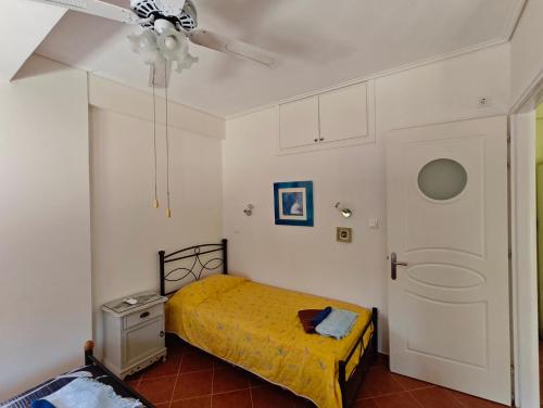 Ένα ή περισσότερα κρεβάτια σε δωμάτιο στο Blue apartment Mistegna