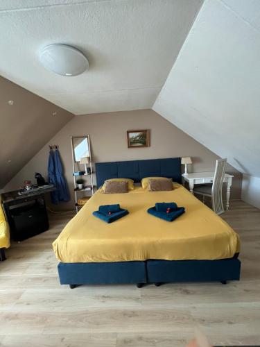 Ένα ή περισσότερα κρεβάτια σε δωμάτιο στο B&B Holiday-44
