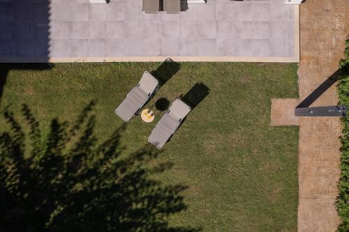 Jardín al aire libre en Lemonia Accommodations