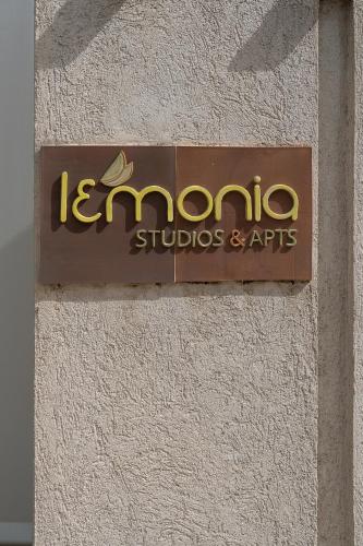 Certificado, premio, señal o documento que está expuesto en Lemonia Accommodations