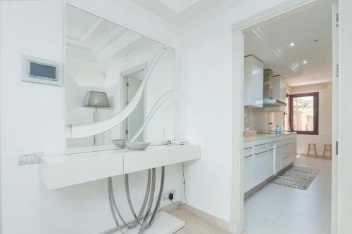 Sea-view luxurious apartment on the beach of Etepona