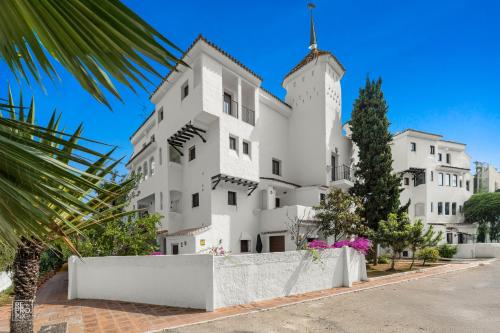 VM30 Puerto Banús Penthouse min stay 63 nights