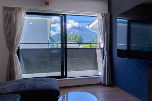 a room with a window with a view of a mountain at Fuji no Warabi in Fujikawaguchiko
