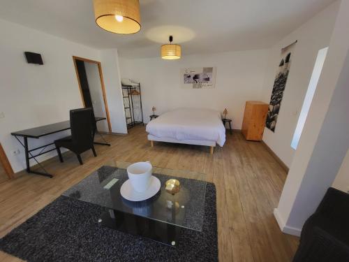 a living room with a bed and a table at La marine D'opale in Ambleteuse