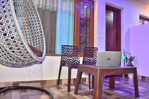Area soggiorno di Misty Hills Homestay Kasuali