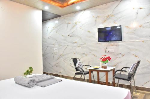 Μια τηλεόραση ή/και κέντρο ψυχαγωγίας στο Summer Imperial Crest Hotels