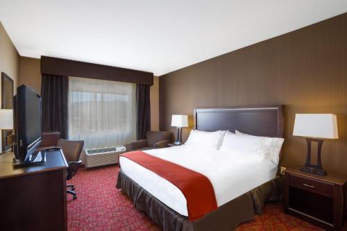 Katil atau katil-katil dalam bilik di Holiday Inn Express Hotel & Suites Moab by IHG