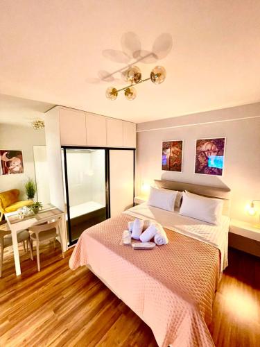 Ένα ή περισσότερα κρεβάτια σε δωμάτιο στο THE APPARTMENT iN THE CITY CENTER