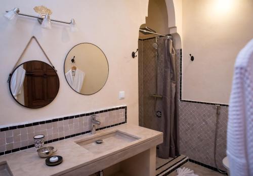 a bathroom with a sink and a mirror at Riad Hanael Garden & Spa in Fès