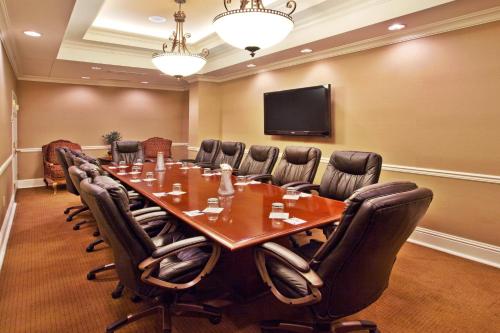 Zona business o sala conferenze di Holiday Inn Express Savannah - Historic District