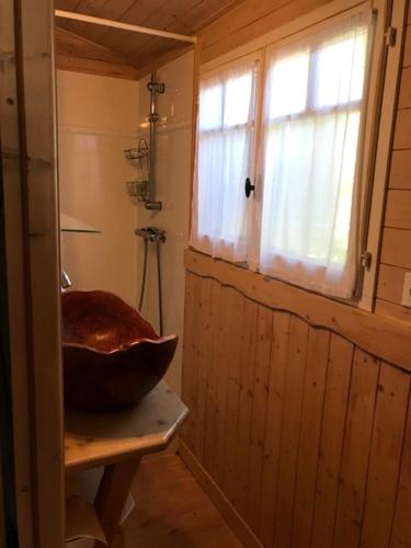 a room with a window and a bowl on a table at Le Mas du Grand Chêne - Chambres & Roulotte in Nyons