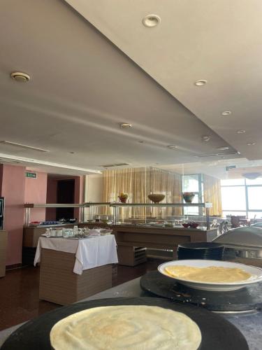 Un restaurante o sitio para comer en César Palace Sousse