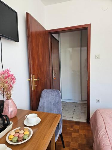 a room with a table with a plate of food on it at Apartmani Anna in Omišalj