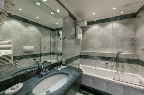 a bathroom with a sink and a bath tub at Hotel Colombina in Venice