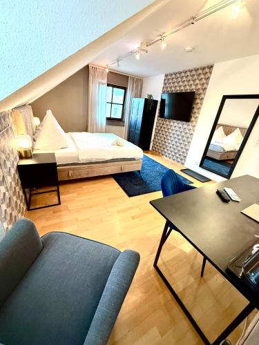 a large living room with a bed and a table at Bleibe am Moritzberg in Haimendorf