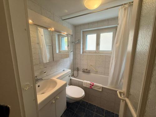 Ένα μπάνιο στο 2BR flat in city center - Crown 2