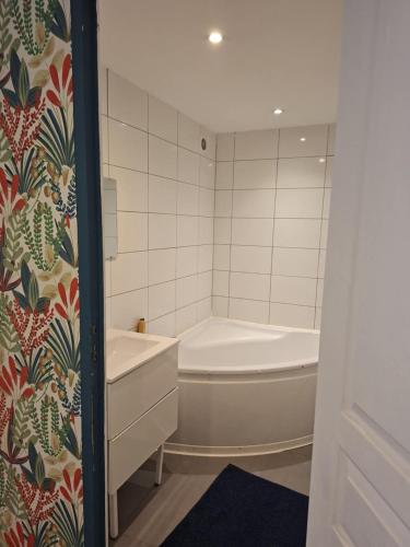 a bathroom with a tub and a toilet and a sink at Pause ton sac # Relais Saint Jacques #Venez dormir chez nous in Condom