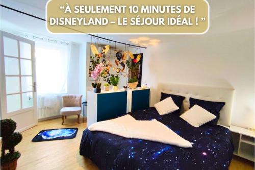 a bedroom with a bed and a sign that reads a settlement to minuts de at Space House & Surprise - Disneyland & Paris in Chalifert