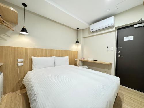Un ou plusieurs lits dans un hébergement de l'établissement Yoshi Hotel - Tainan Sinmei Branch