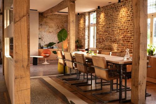 a dining room with a table and chairs at Boutique Suite Hotel Bolt21 Maastricht in Berg en Terblijt