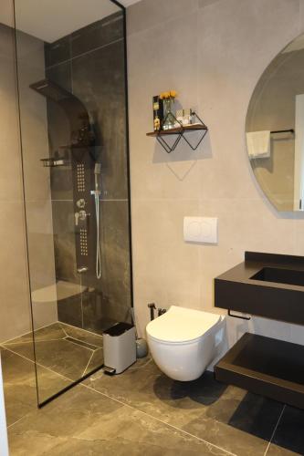 Un baño de Hotel Ari Gjakove