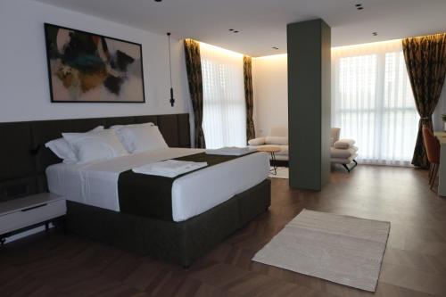 Una cama o camas en una habitación de Hotel Ari Gjakove