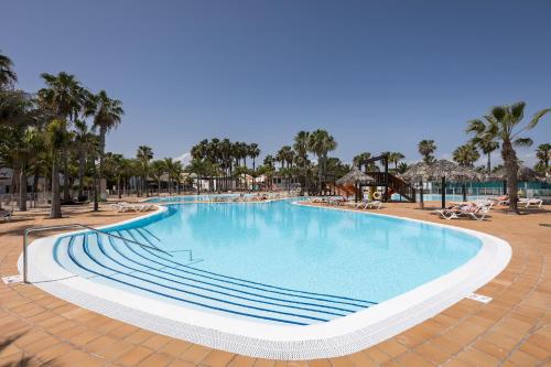 Home2Book Charming Apt Poolside Retreat