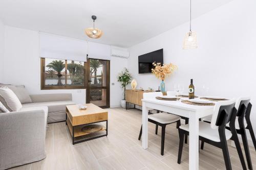 Home2Book Charming Apt Poolside Retreat