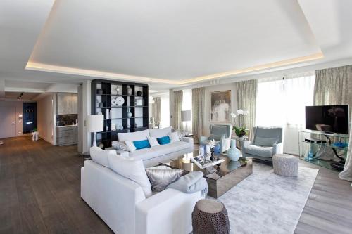 REF 1238 - Cannes Croisette - Sea view apartment for rent