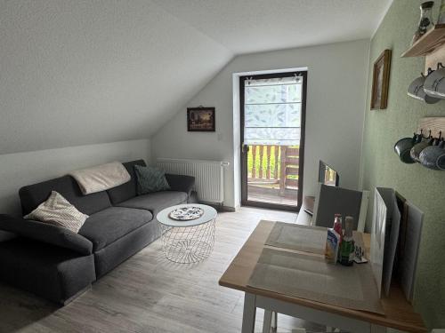 a living room with a couch and a table at Altmarkblick in Erbenhausen