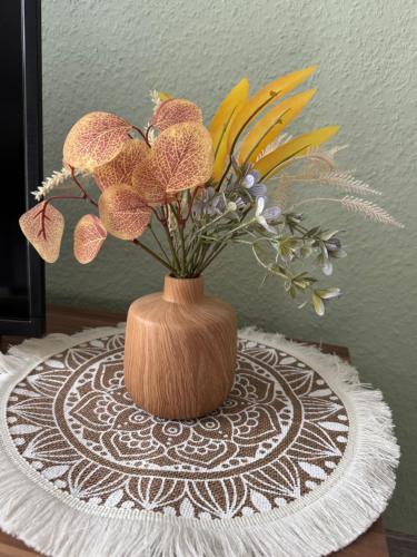 a vase with flowers in it on a table at Altmarkblick in Erbenhausen